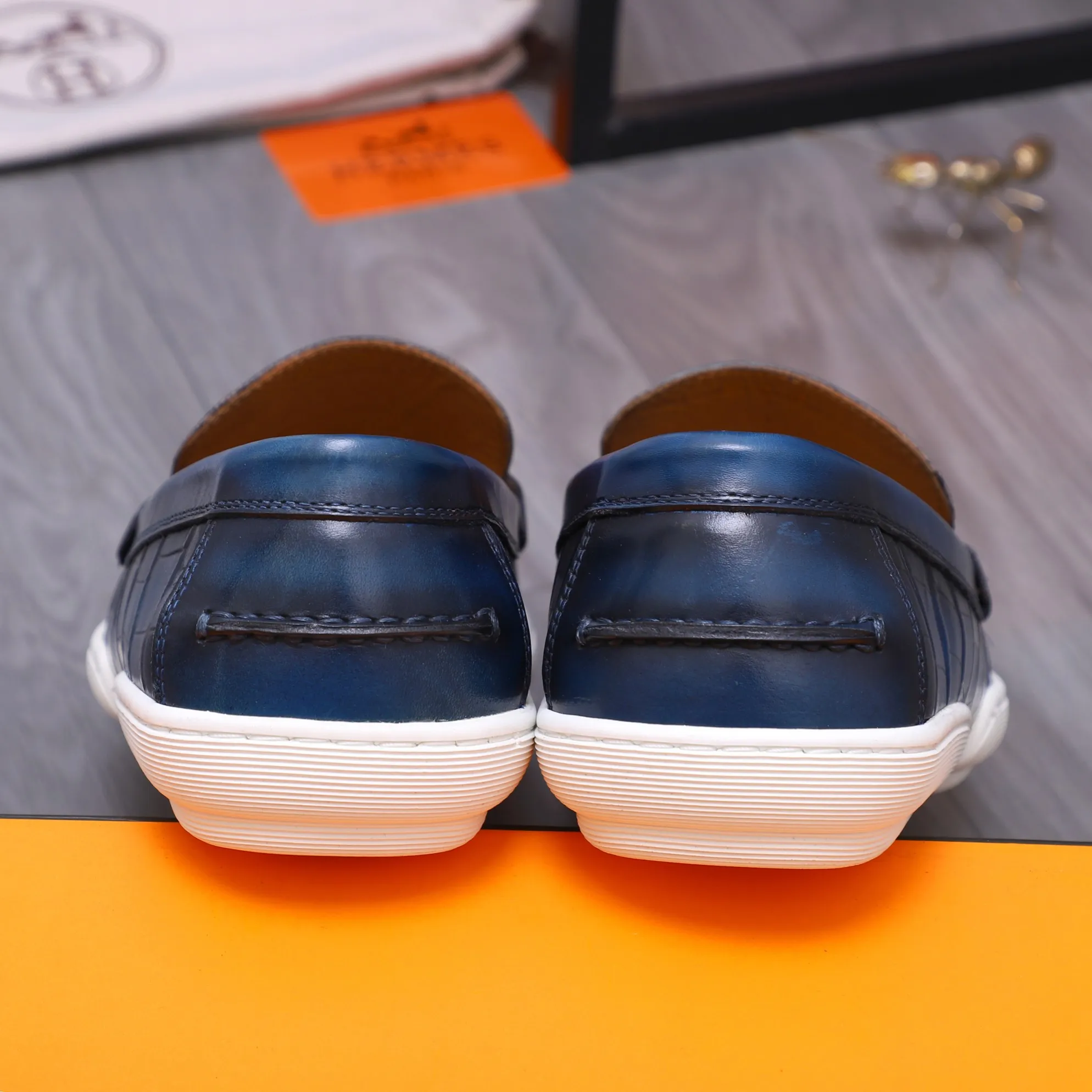 Men's shoes 💰500 Product trademark: HERMES "Hermes" casual slip-on leather shoes Regular size: 38-46 (45.46 custom-made, non-returnable) Product materials: Selected high-quality color-brushed stone grain cowhide upper, cowhide lining, original outsole